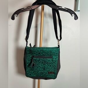 Donna Sharp Quilted Green Crossbody Bag Piwith Textured Fabric and Adjust. Strap